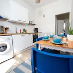 Ihr Rueckzugsort In - Grosszuegiges Altbau-apartment Mit 2sz, Kingsize Betten, Nobilia Kueche, 55 Zoll Smart-tv, 250mbts Wifi, Kostenloses Parken - Nur Wenige Minuten Vom Zentrum Und Nordstrand Entfernt - Kostenloser Waschraum Im Gebaeude Ερφούρτη