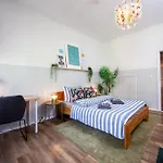 Ihr Rueckzugsort In - Grosszuegiges Altbau-apartment Mit 2sz, Kingsize Betten, Nobilia Kueche, 55 Zoll Smart-tv, 250mbts Wifi, Kostenloses Parken - Nur Wenige Minuten Vom Zentrum Und Nordstrand Entfernt - Kostenloser Waschraum Im Gebaeude Ερφούρτη