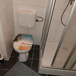 Ihr Rueckzugsort In - Grosszuegiges Altbau-apartment Mit 2sz, Kingsize Betten, Nobilia Kueche, 55 Zoll Smart-tv, 250mbts Wifi, Kostenloses Parken - Nur Wenige Minuten Vom Zentrum Und Nordstrand Entfernt - Kostenloser Waschraum Im Gebaeude Διαμέρισμα *