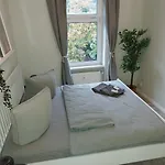 Διαμέρισμα Ihr Rueckzugsort In - Grosszuegiges Altbau-apartment Mit 2sz, Kingsize Betten, Nobilia Kueche, 55 Zoll Smart-tv, 250mbts Wifi, Kostenloses Parken - Nur Wenige Minuten Vom Zentrum Und Nordstrand Entfernt - Kostenloser Waschraum Im Gebaeude