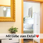 Ihr Rueckzugsort In - Grosszuegiges Altbau-apartment Mit 2sz, Kingsize Betten, Nobilia Kueche, 55 Zoll Smart-tv, 250mbts Wifi, Kostenloses Parken - Nur Wenige Minuten Vom Zentrum Und Nordstrand Entfernt - Kostenloser Waschraum Im Gebaeude 아파트