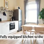 Ihr Rueckzugsort In - Grosszuegiges Altbau-apartment Mit 2sz, Kingsize Betten, Nobilia Kueche, 55 Zoll Smart-tv, 250mbts Wifi, Kostenloses Parken - Nur Wenige Minuten Vom Zentrum Und Nordstrand Entfernt - Kostenloser Waschraum Im Gebaeude Διαμέρισμα *