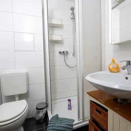 Ihr Rueckzugsort In - Grosszuegiges Altbau-apartment Mit 2sz, Nobilia Kueche, Smart-tv, 250mbts Wifi, Kostenloses Parken - Nur Wenige Minuten Vom Zentrum Und Nordstrand Entfernt - Kostenloser Waschraum Im Gebaeude * Erfurt