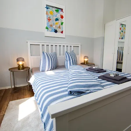 Ihr Rueckzugsort In - Grosszuegiges Altbau-apartment Mit 2sz, Nobilia Kueche, Smart-tv, 250mbts Wifi, Kostenloses Parken - Nur Wenige Minuten Vom Zentrum Und Nordstrand Entfernt - Kostenloser Waschraum Im Gebaeude Appartement