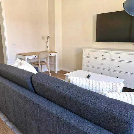 Grossraum-apartments Mit 2sz, Wz, Kueche, Smart-tv, Parken, Etc Apartment